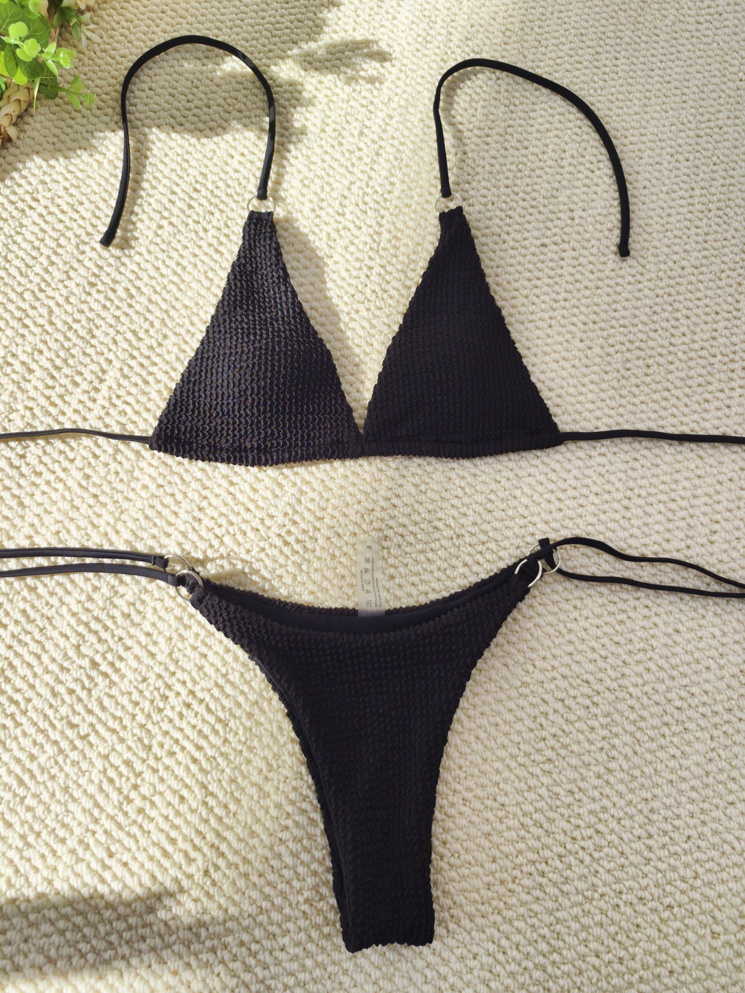 Damen Triangel-Bikini mit strukturiertem Gewebe und eleganten Ringverzierungen Echo Archiv