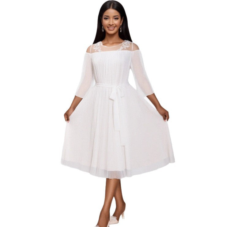Damen festliches Faltenkleid mit Spitzenakzenten Echo Archiv