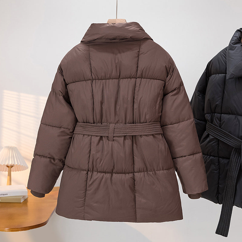 Damen Gekachelte Pufferjacke mit Taillengürtel und breitem Stehkragen Echo Archiv
