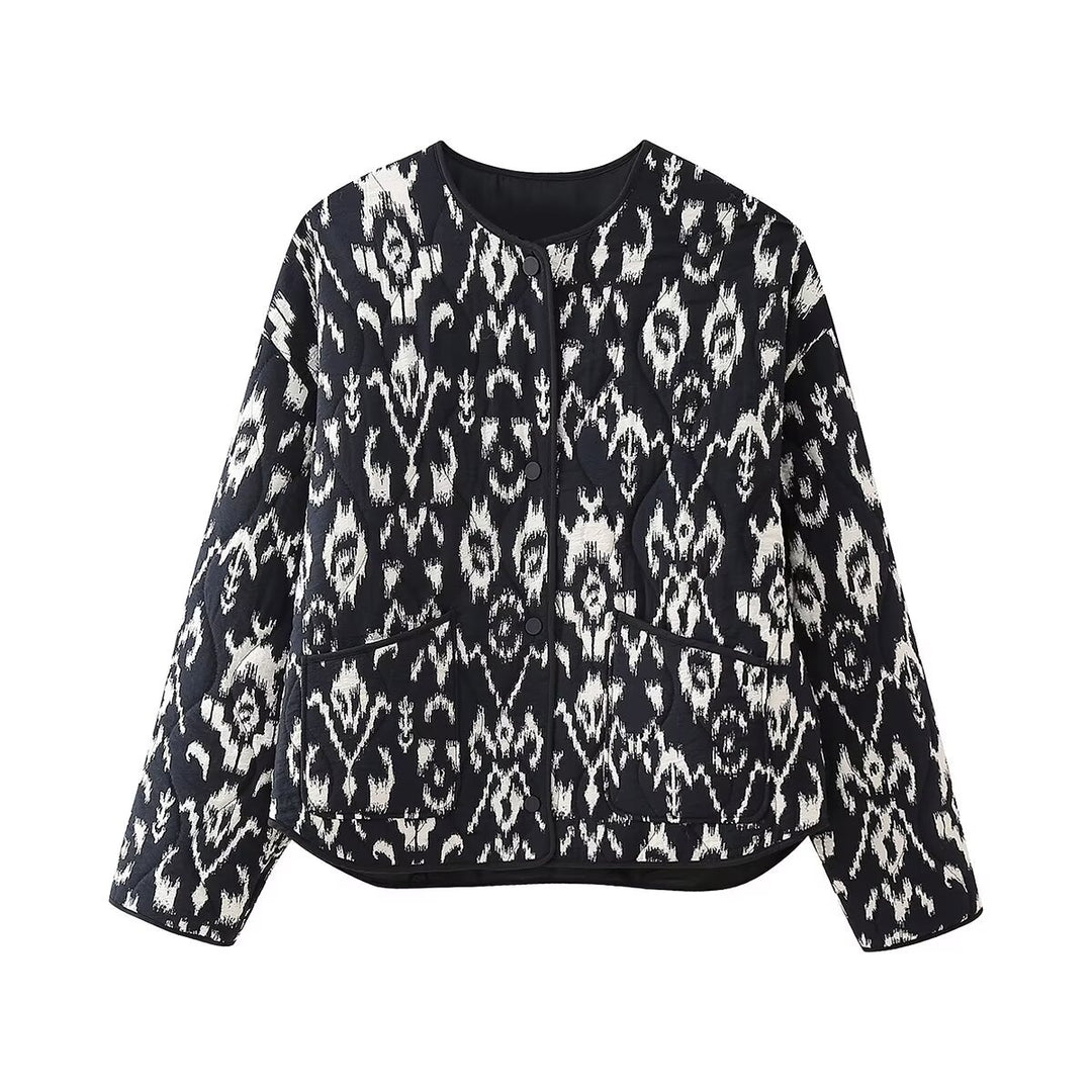 Damen gesteppte Ikat-Print Steppjacke mit Rundhalsausschnitt, kontrastpaspel und aufgesetzten Taschen – Célinea