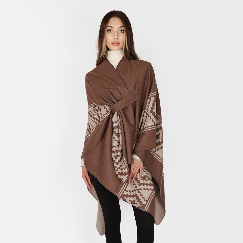 Damen Jacquard‑Ruana mit Bindegürtel und geometrischem Muster – Avérine