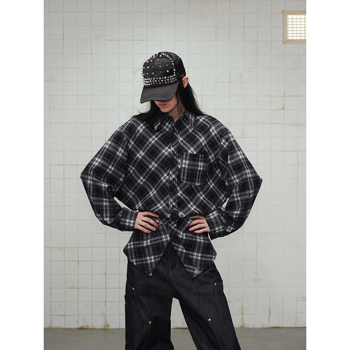 Unisex Karierte Oversize‑Flanell‑Hemdjacke im Layering‑Look mit abgerundetem Saum und Brusttasche Echoarchiv
