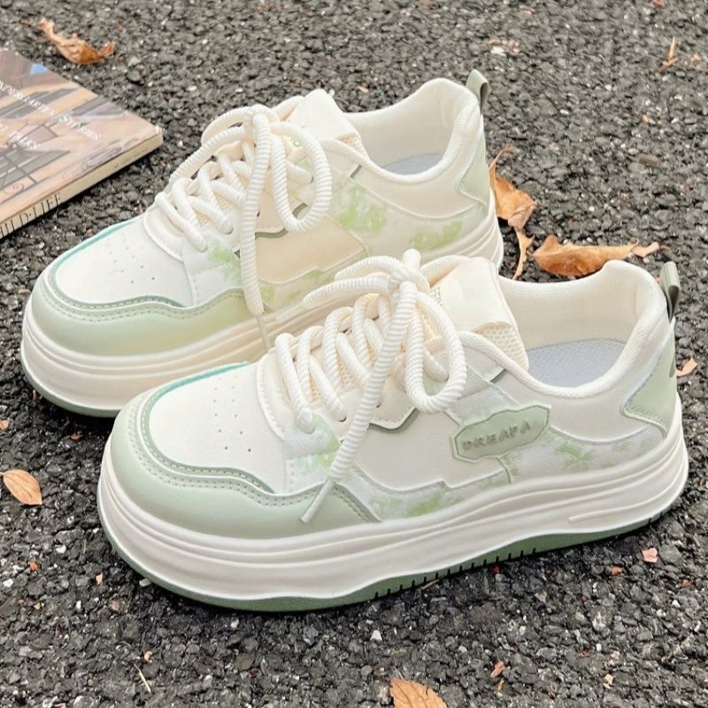 Damen Voluminöser Plateau‑Sneaker im Retro‑Citystil mit dezenter Marmorierung und dämpfender Keilsohle – Névara