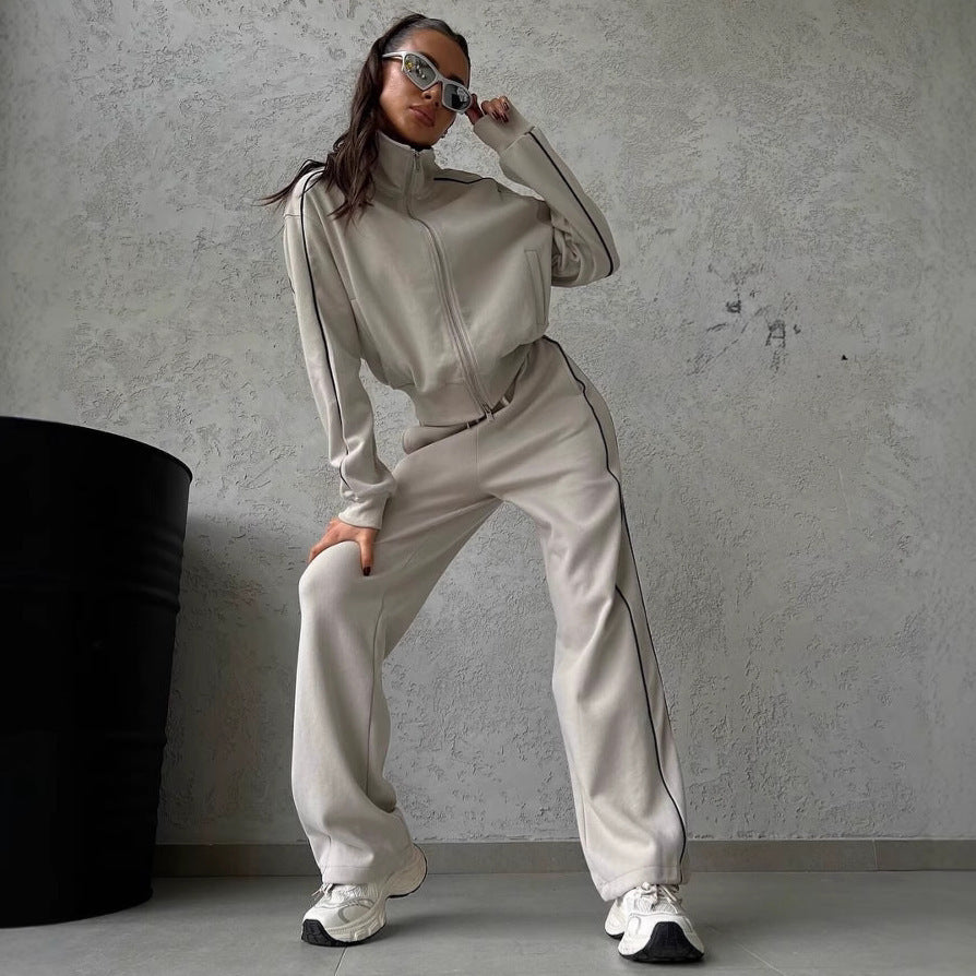 Damen lässiges Sweatset mit Stehkragen Reißverschluss gekürzter Jacke und hochtaillierter Schlaghose – Avérine