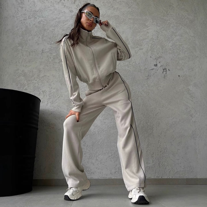 Damen lässiges Sweatset mit Stehkragen Reißverschluss gekürzter Jacke und hochtaillierter Schlaghose – Avérine