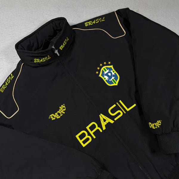 Unisex nan sportliche Retro-Trainingsjacke mit Stehkragen Reißverschluss Brustemblem und Brasilien-Schriftzug Echo Archiv