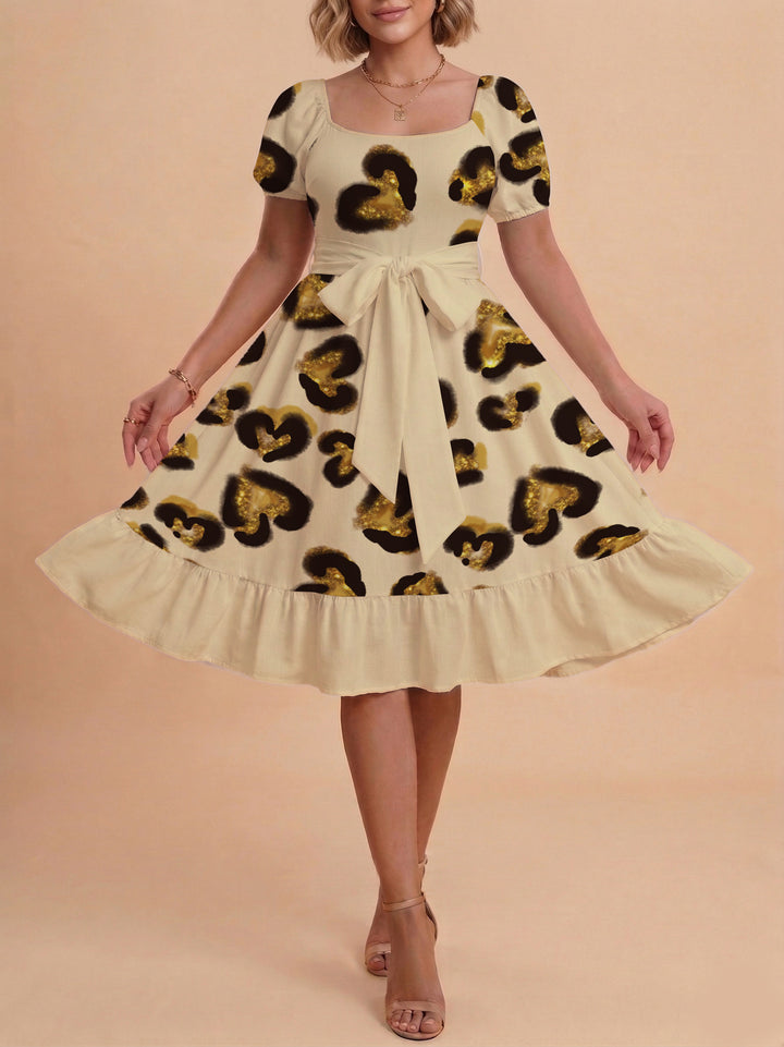 Damen Kleid mit tailliertem Schnitt und verspieltem Blumenmuster Echo Archiv
