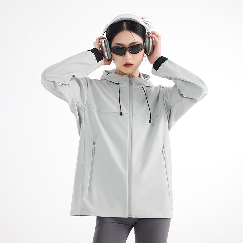 Damen Atmungsaktive Softshell-Regenjacke mit Kapuze, winddicht und minimalistischer Tech-Optik Echoarchiv