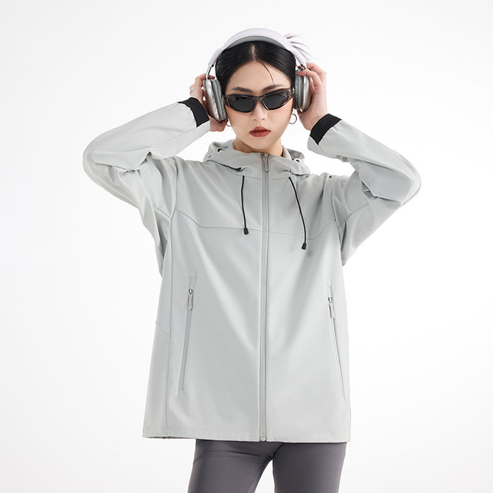 Damen Atmungsaktive Softshell-Regenjacke mit Kapuze, winddicht und minimalistischer Tech-Optik Echoarchiv