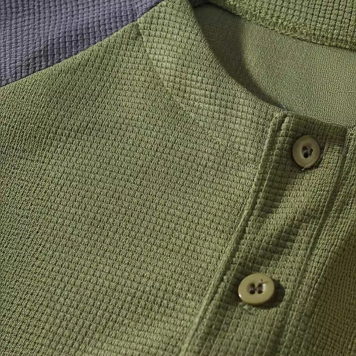 Herren Langarmshirt mit modischem Henley-Ausschnitt und strukturierten Ärmeln Echoarchiv