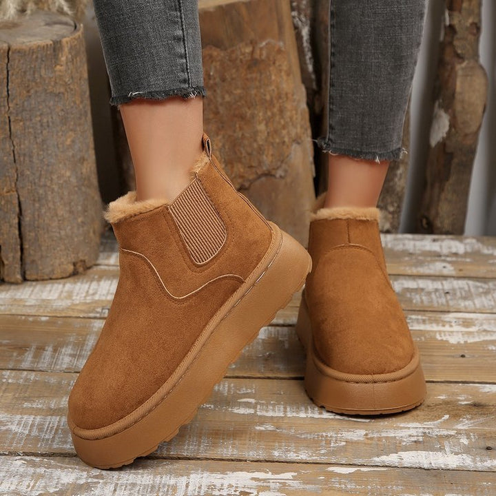 Damen Gefütterte Chelsea‑Stiefeletten aus Wildlederoptik mit elastischer Seitenblende und profilierter Gummisohle Echoarchiv