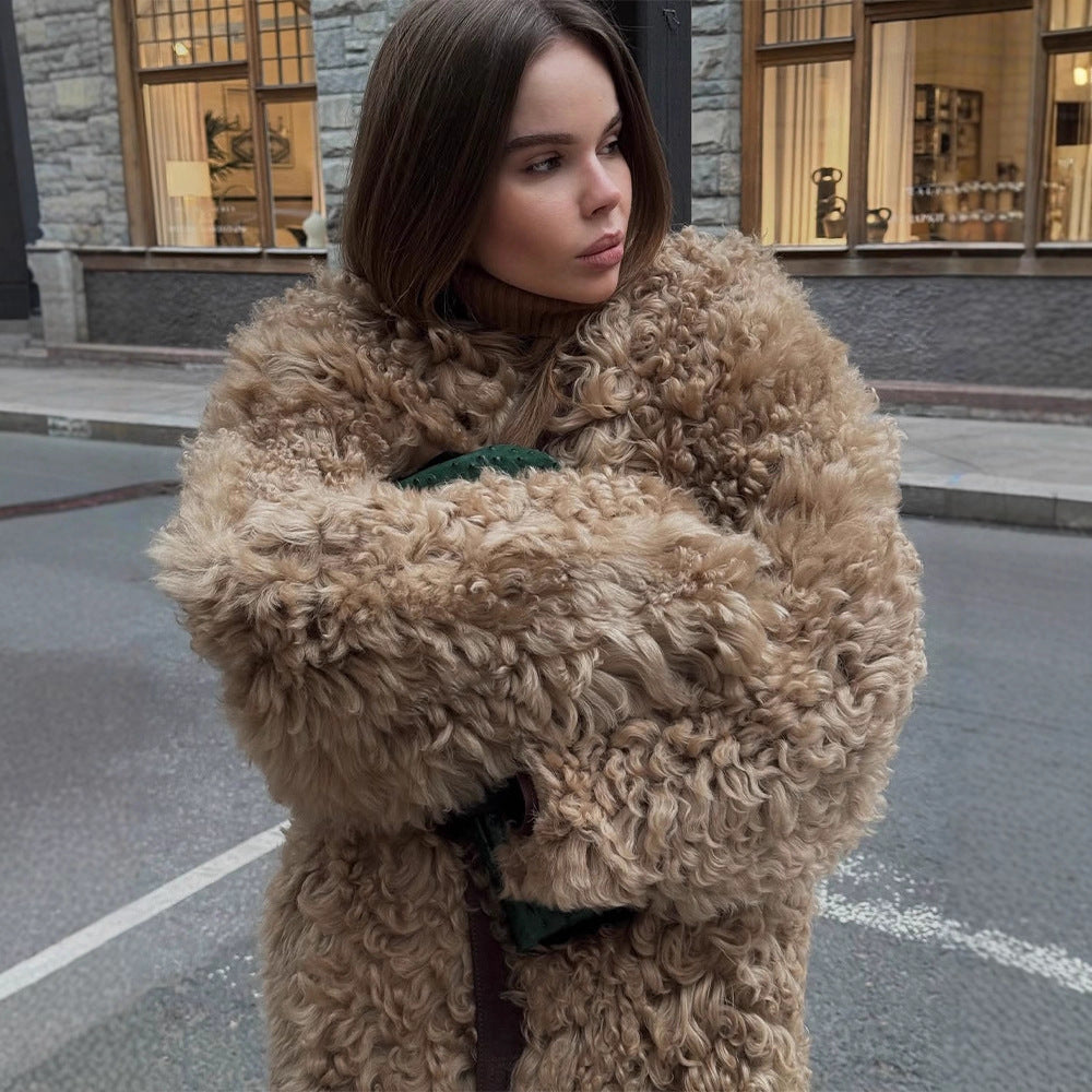 Damen Kurzjacke aus lockigem Teddy-Kunstfell mit Oversize-Schnitt Echoarchiv