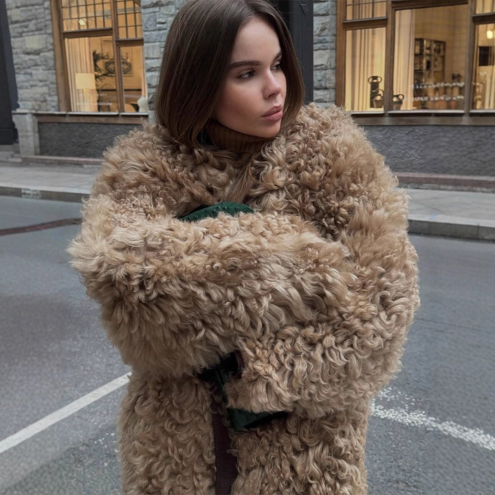 Damen Kurzjacke aus lockigem Teddy-Kunstfell mit Oversize-Schnitt Echoarchiv