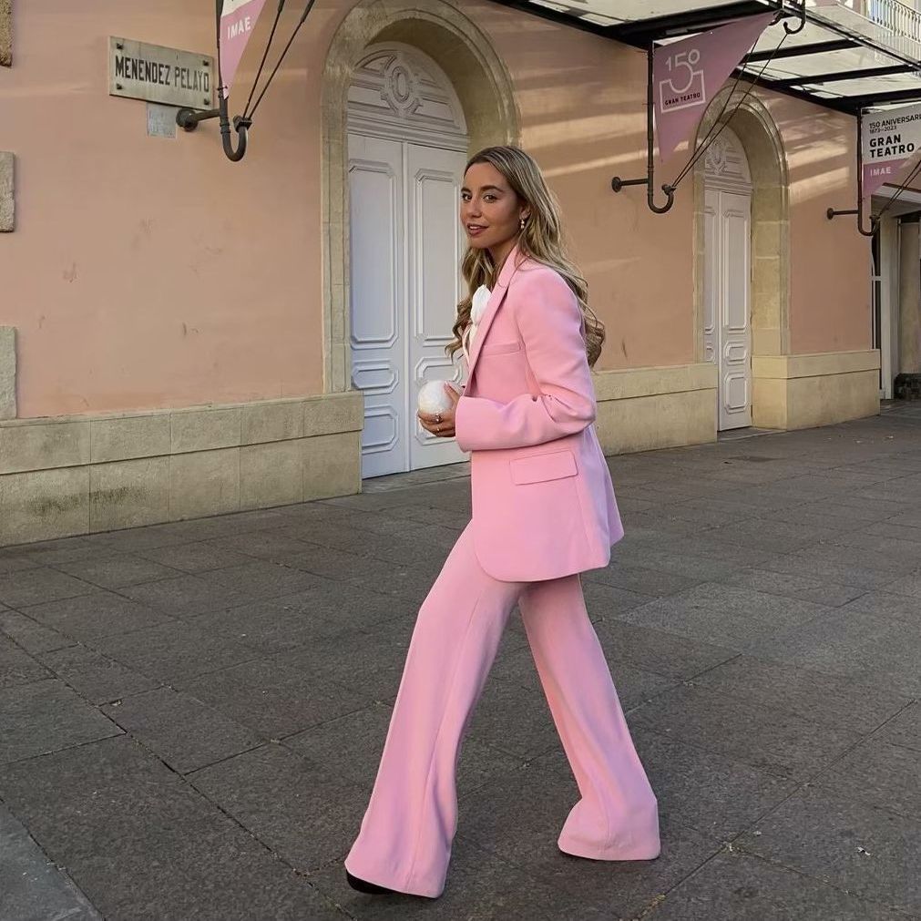 Damen nan hochgeschnittene Wide‑Leg Hose aus fließendem Satin mit elastischem Bund und eleganten Bügelfalten Echo Archiv