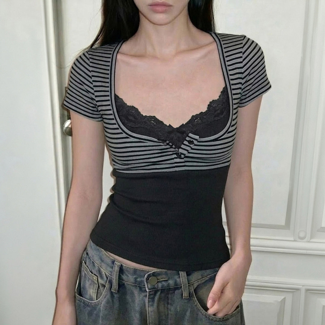 Damen modischesKurzarm-Oberteil mit Lagenlook und feinen Spitzenakzenten Echo Archiv