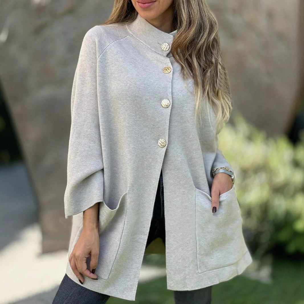 Damen Oversize Cape-Cardigan mit Stehkragen, aufgesetzten Taschen und Zierknöpfen – Veloura