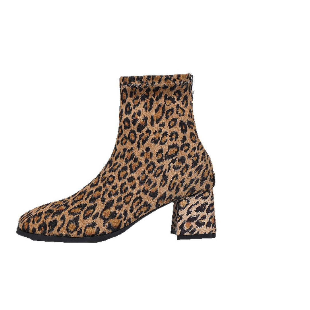Damen Knöchelhohe Samtvelours‑Stiefelette mit mittelhohem Blockabsatz und schlanker Spitze Echo Archiv
