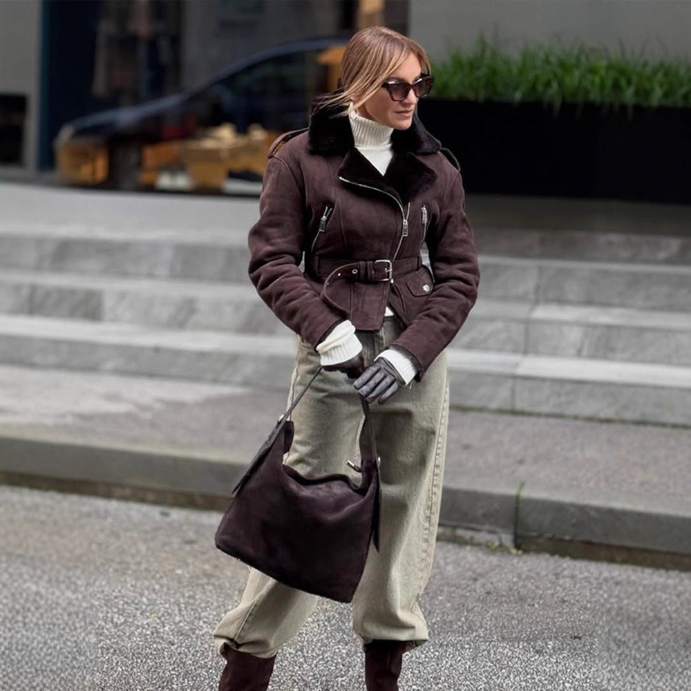 Damen Kurzjacke im Biker‑Style aus Velourslederoptik mit Teddyfutter und Taillengürtel Echoarchiv