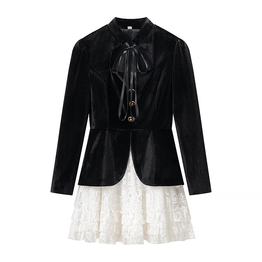 Damen Samt-Minikleid mit Schleifenkragen, Zierknopfleiste und mehrlagigem Spitzenrock Echo Archiv