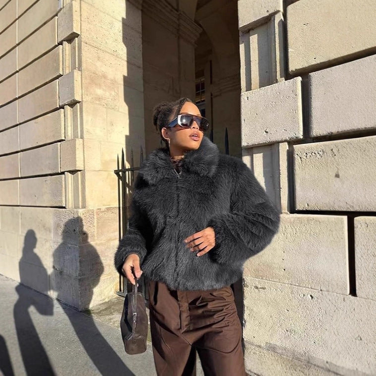Damen Kurze Boxy‑Faux‑Fur‑Fliegerjacke mit dichtem Hochflor und breitem Umlegekragen Echo Archiv