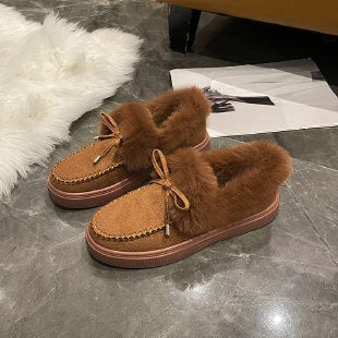 Damen Kuschel‑Mokassin‑Slipper mit hochfloriger Fellmanschette, dekorativer Steppnaht und leichtem Plateau‑Sohlenprofil Echo Archiv