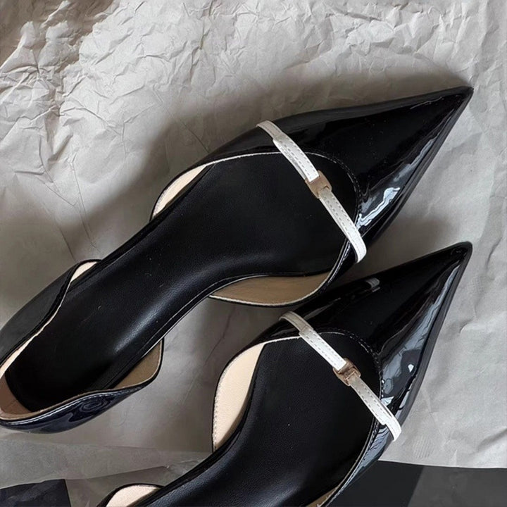 Damen Elegante Lack‑D'Orsay‑Pumps mit spitzer Zehenkappe, niedrigem Kittenabsatz und zartem Zierriemchen – Lioré