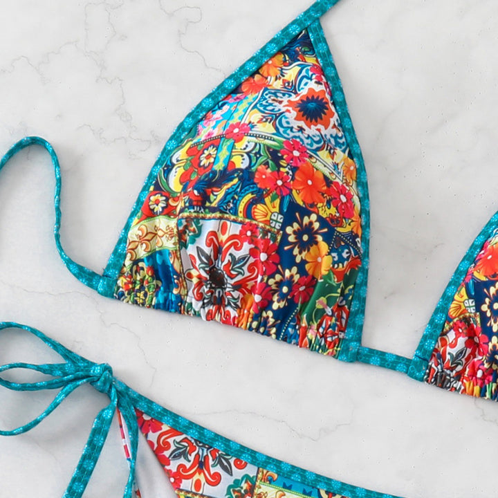 Damen Triangel-Bikini mit bunten Zierstichen und verstellbaren Bindebändern Echo Archiv