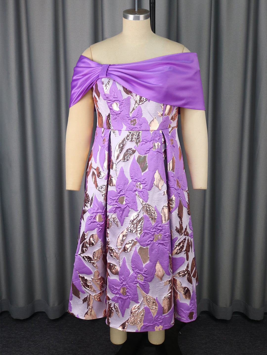 Damen Glamouröses Abendkleid mit Drapierung Echo Archiv