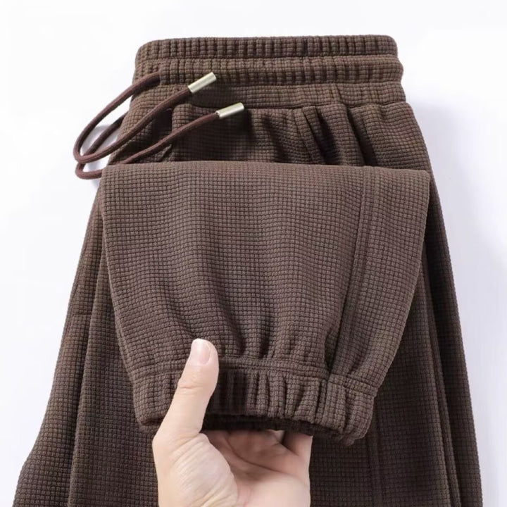 Herren Sportliche Sweatpants mit strukturiertem Material Echoarchiv