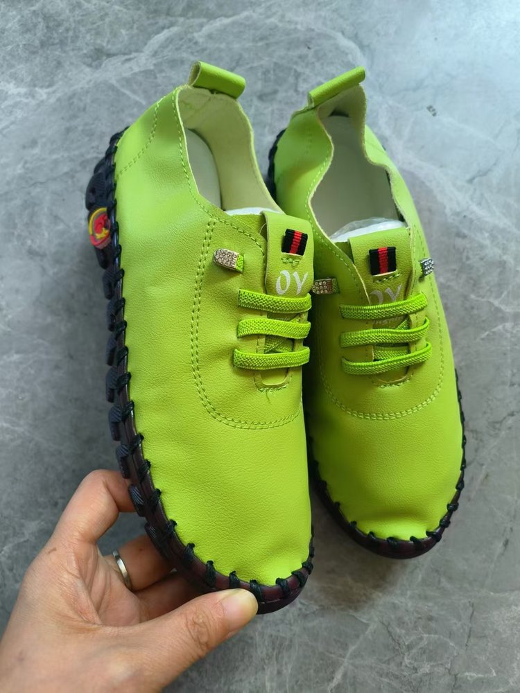 Damen Leichter, weicher Slipper mit handgenähter Gummisohle und elastischer Schnürung Echo Archiv