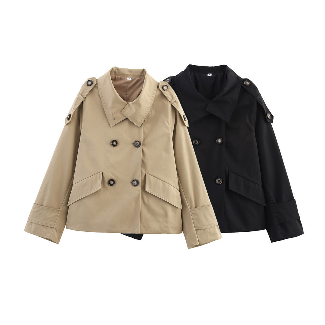 Damen kurzes doppelreihiges Trenchjacke im Boxy-Cut mit Schulterklappen, Pattentaschen und verstellbaren Manschetten – Célinea