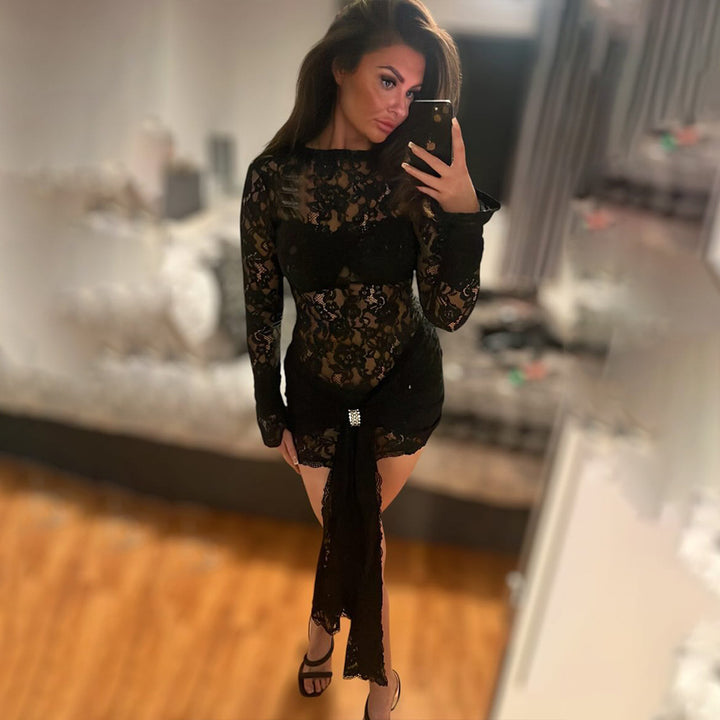 Damen Spitzenkleid mit asymmetrischem Saum und langen Ärmeln Echo Archiv