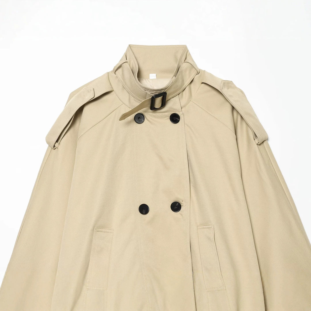 Damen Kurzes Trench-Cape mit Stehkragen, Schulterpatten und doppelter Knopfleiste Echo Archiv