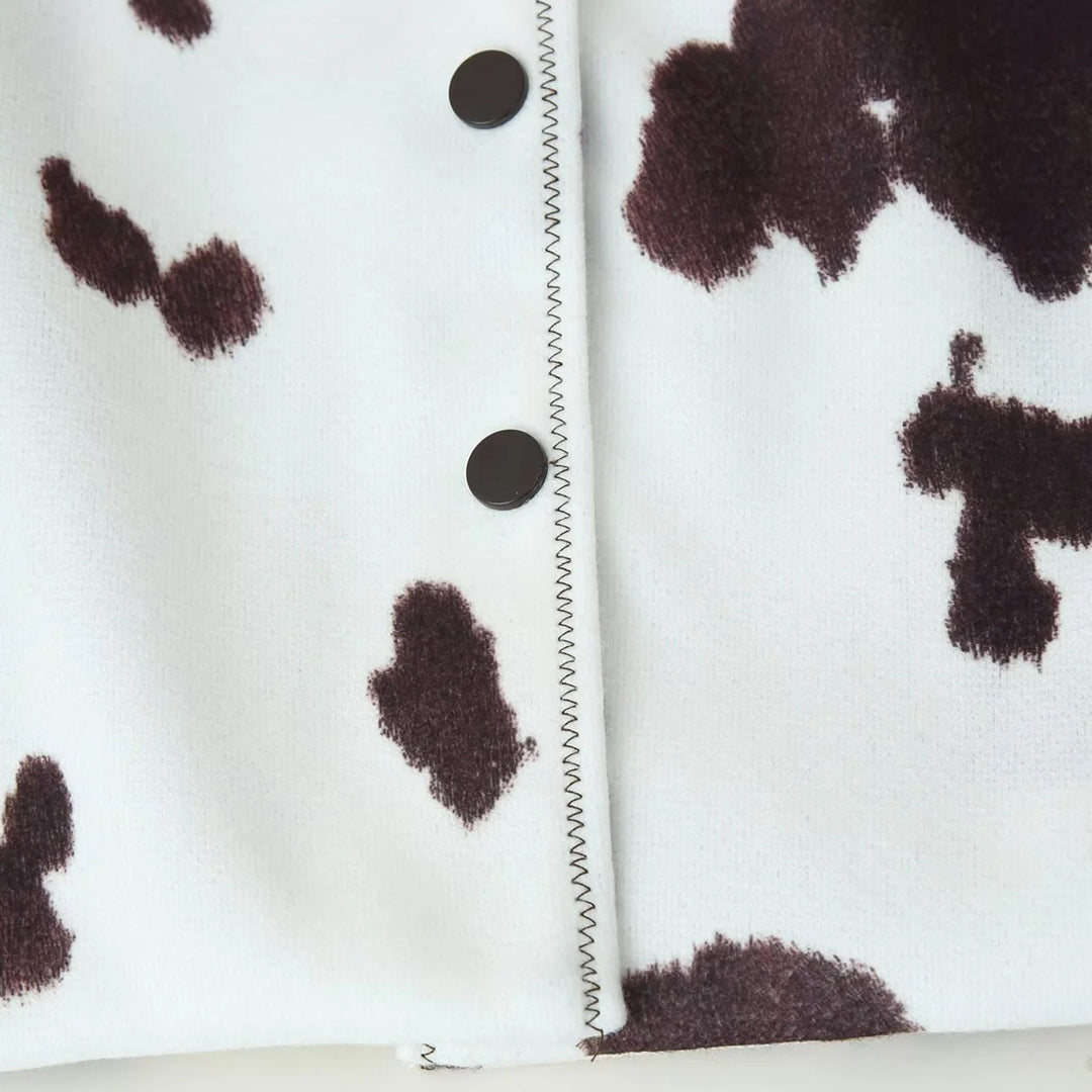 Damen kurzgeschnittene Hemdjacke mit Kuhfleckenmuster und Druckknopfverschluss – Célinea
