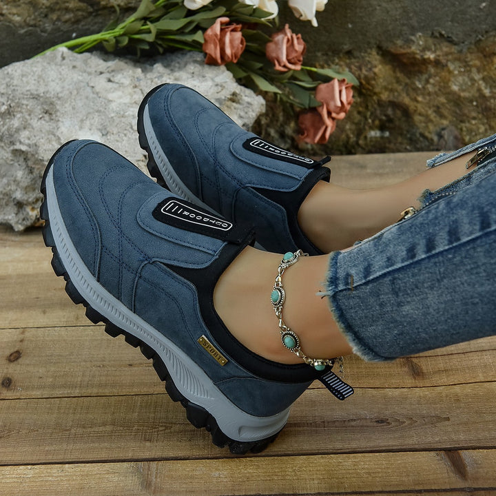 Damen Outdoor-Slip-On-Sneaker mit robustem Lug-Profil und Velours‑Optik Echo Archiv