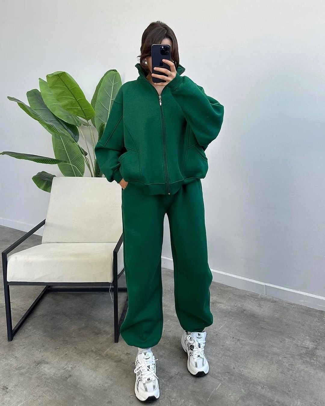 Damen Oversize Fleece-Set mit Reißverschlussjacke und weiten Jogginghosen Echoarchiv