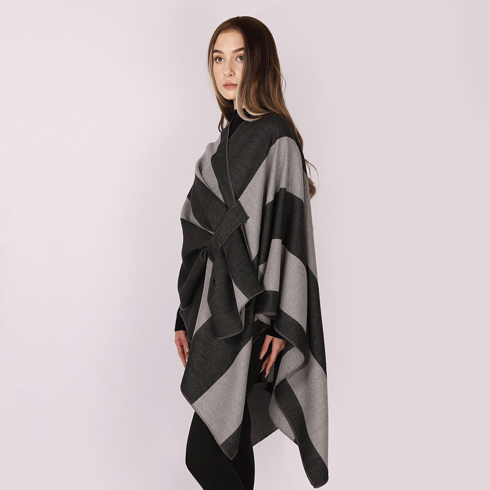 Damen Wickel‑Cape mit breitem Streifenmuster und Bindegürtel – Avérine