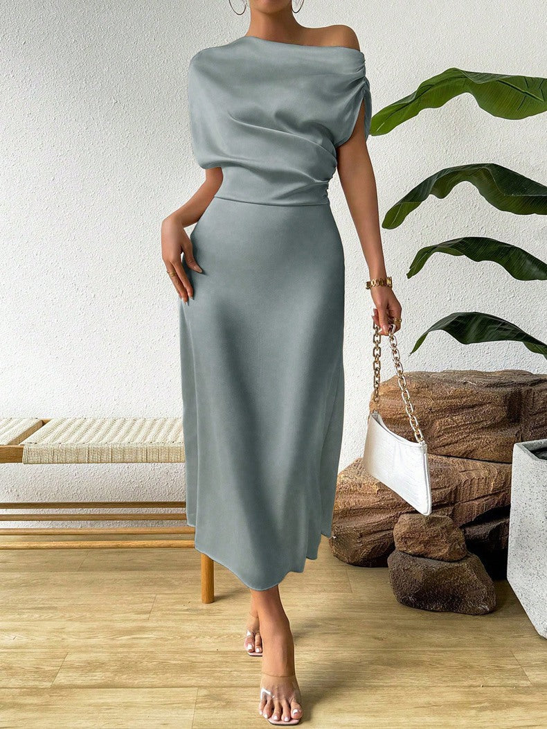 Damen Elegantes und fließendes Abendkleid mit asymmetrischem Schnitt – Élara
