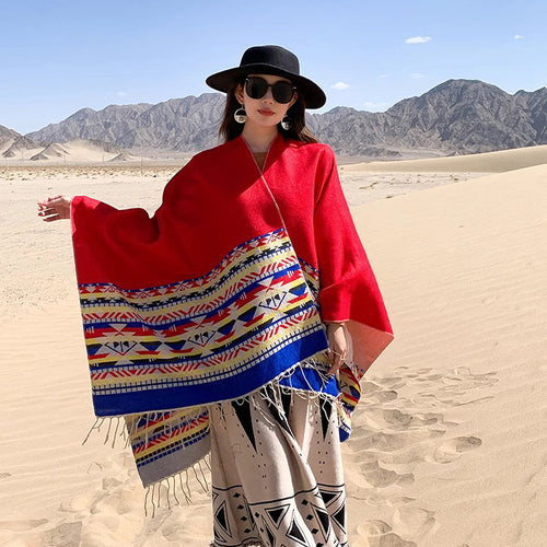 Damen Oversize-Wendepancho aus Wollmix mit Ethno-Jacquard und Fransensaum – Célinea