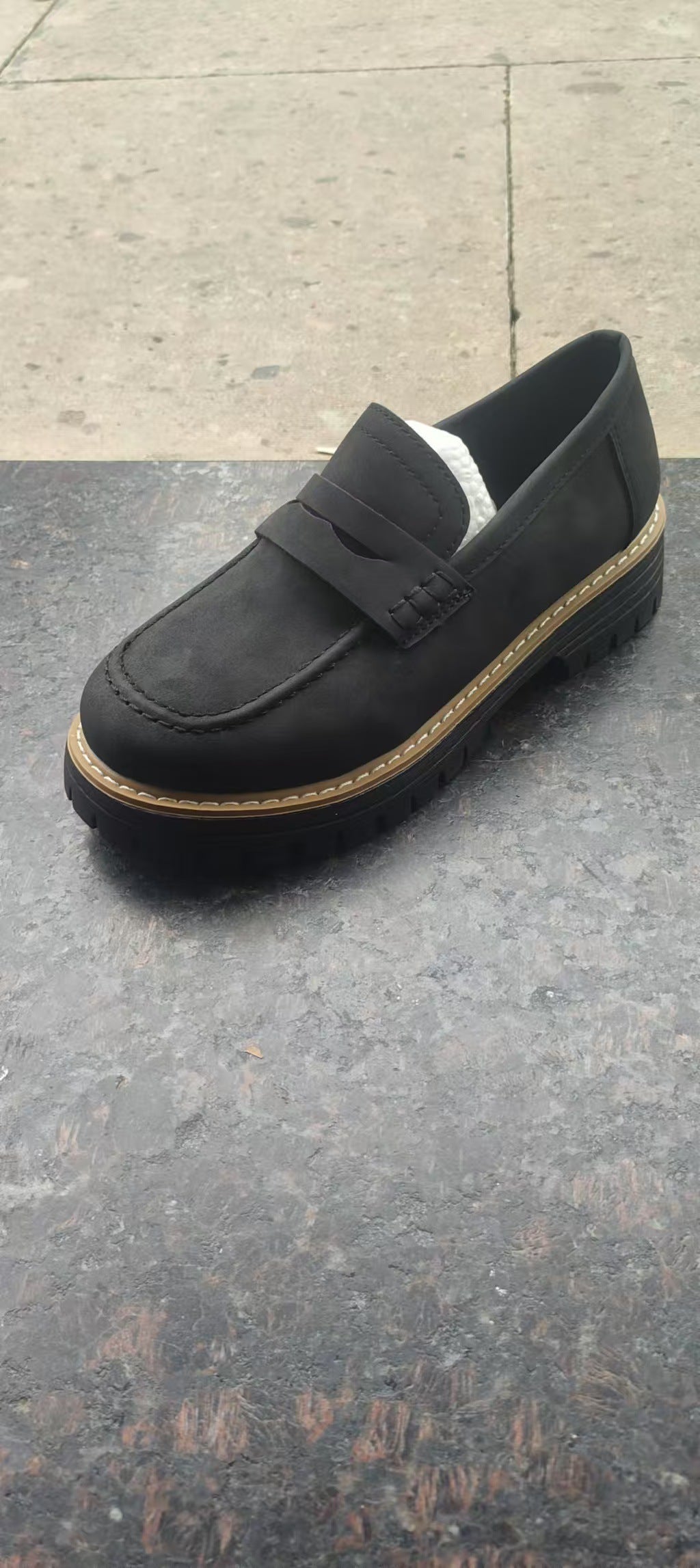 Herren nan robuste Penny-Loafer mit markanter Profilsohle, handwerklicher Ziernaht und gepolstertem Komfortfußbett Echo Archiv