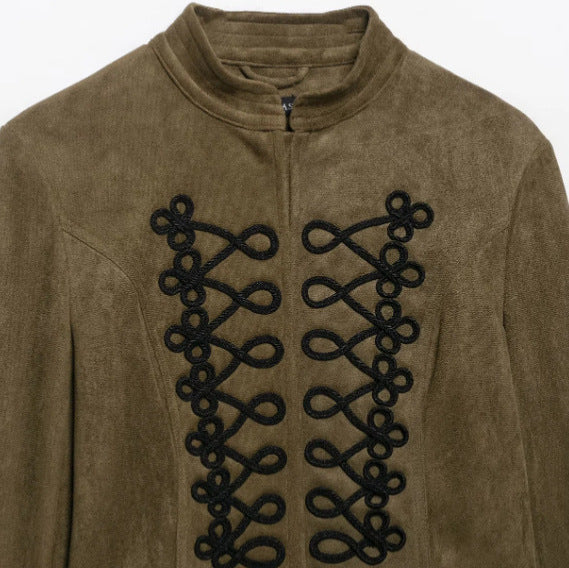 Damen Kurz geschnittene Wildlederjacke im Military‑Look mit Stehkragen und dekorativer Kordelfrosch‑Applikation Echo Archiv