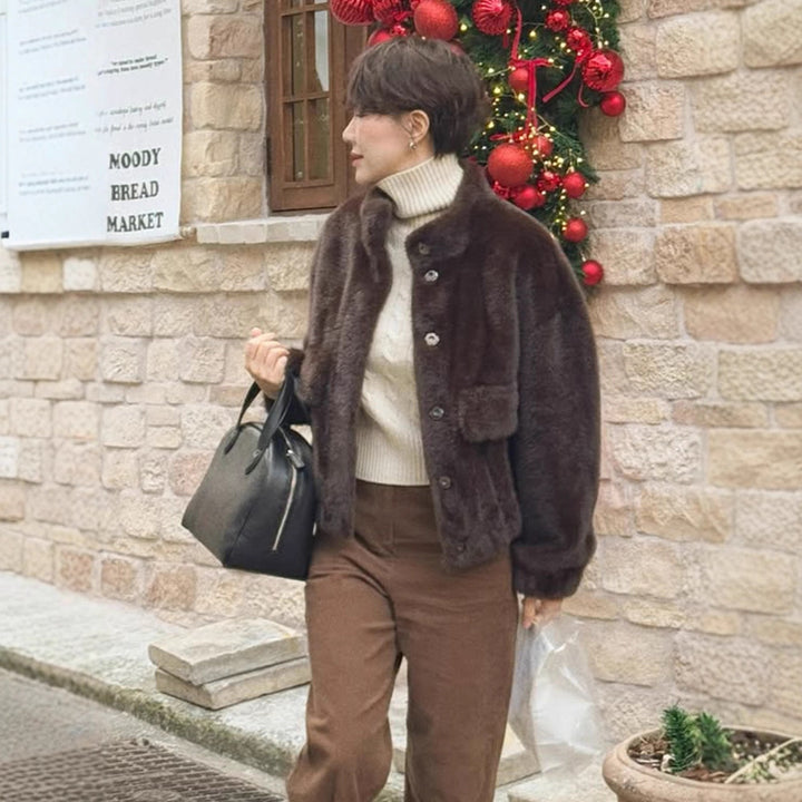 Damen Kurzjacke im Teddy‑Fauxfur mit Boxy‑Silhouette und aufgesetzter Tasche Echoarchiv