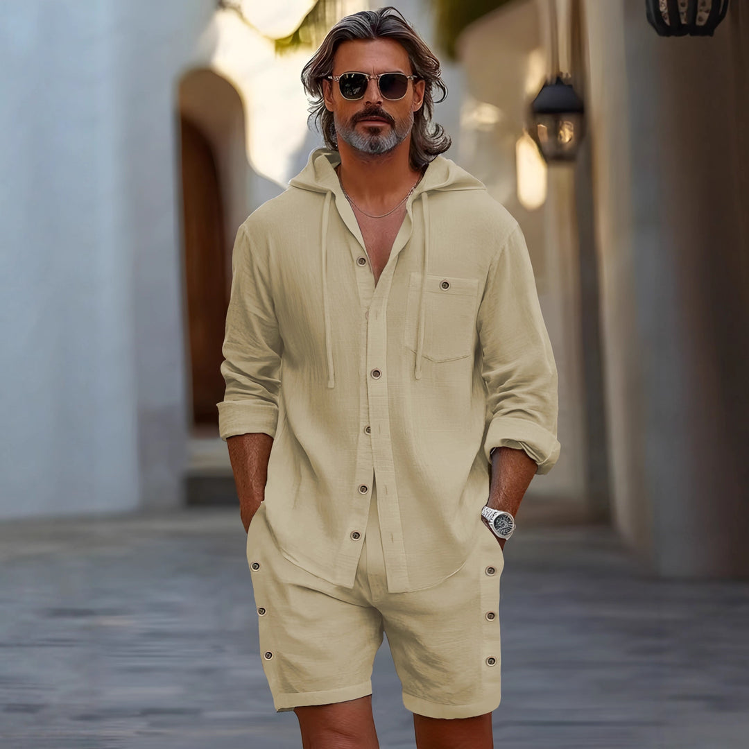 Herren modernes Freizeit-Outfit mit Kapuze und Shorts Echoarchiv