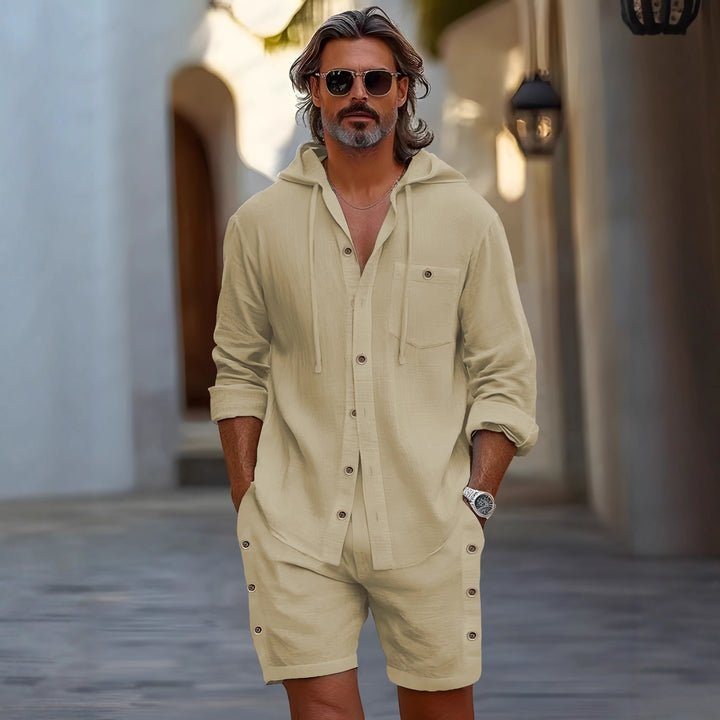 Herren modernes Freizeit-Outfit mit Kapuze und Shorts Echoarchiv