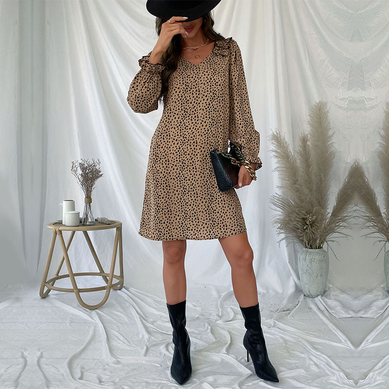 Damen Minikleid mit V-Ausschnitt, Volantkragen und dezentem Animal-Print Echoarchiv