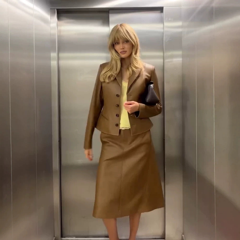 Damen Taillierter Blazer aus Lederimitat mit Wiener Nähten und Reverskragen Echoarchiv