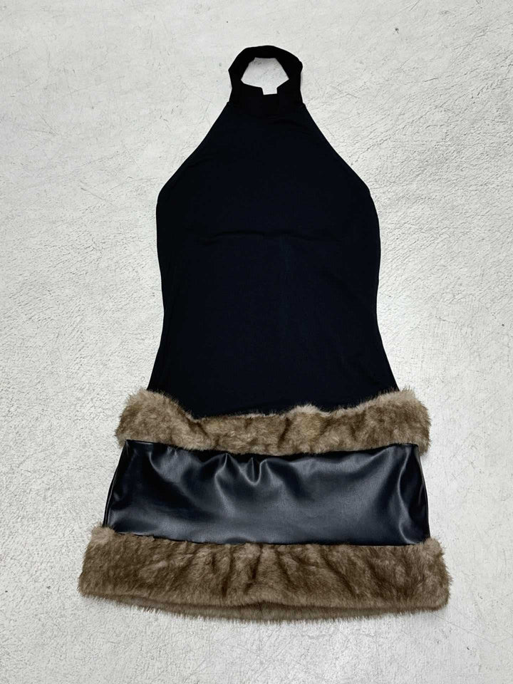 Damen modisches Halterkleid mit luxuriösem Kunstfellsaum Echo Archiv