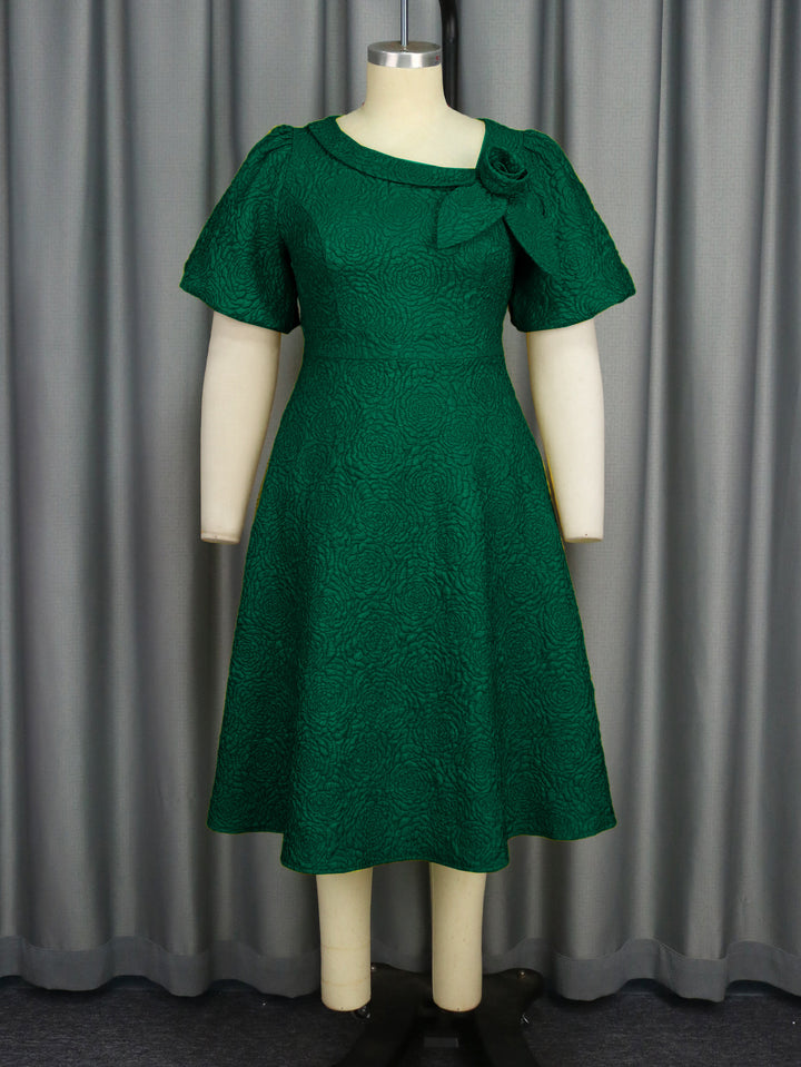 Damen Elegantes Kleid mit strukturierter Blumenapplikation Echo Archiv