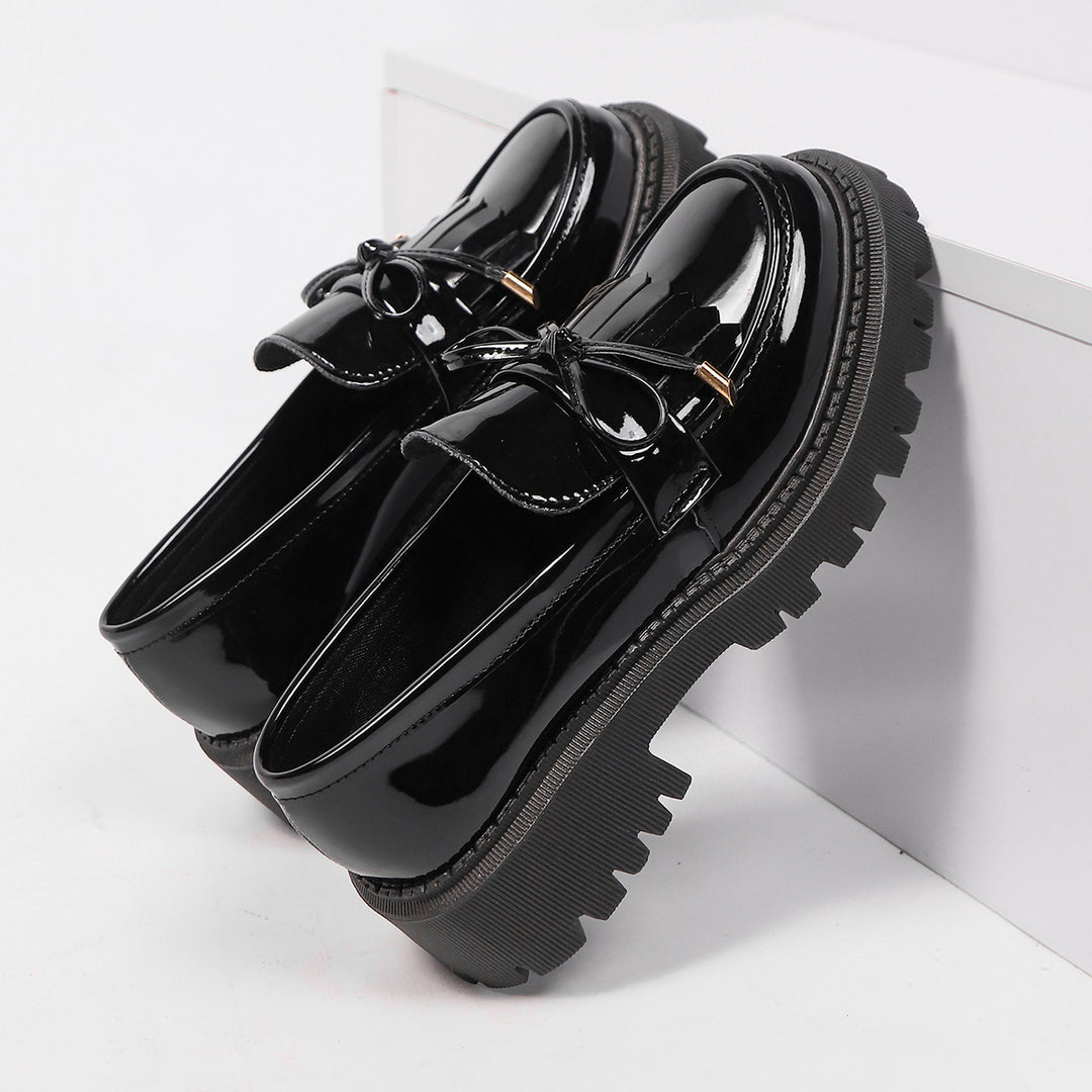 Damen Loafer in Lacklederoptik mit massiver Profilsohle und Zierschleife – Lioré