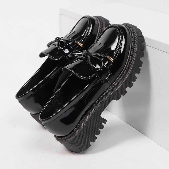 Damen Loafer in Lacklederoptik mit massiver Profilsohle und Zierschleife – Lioré